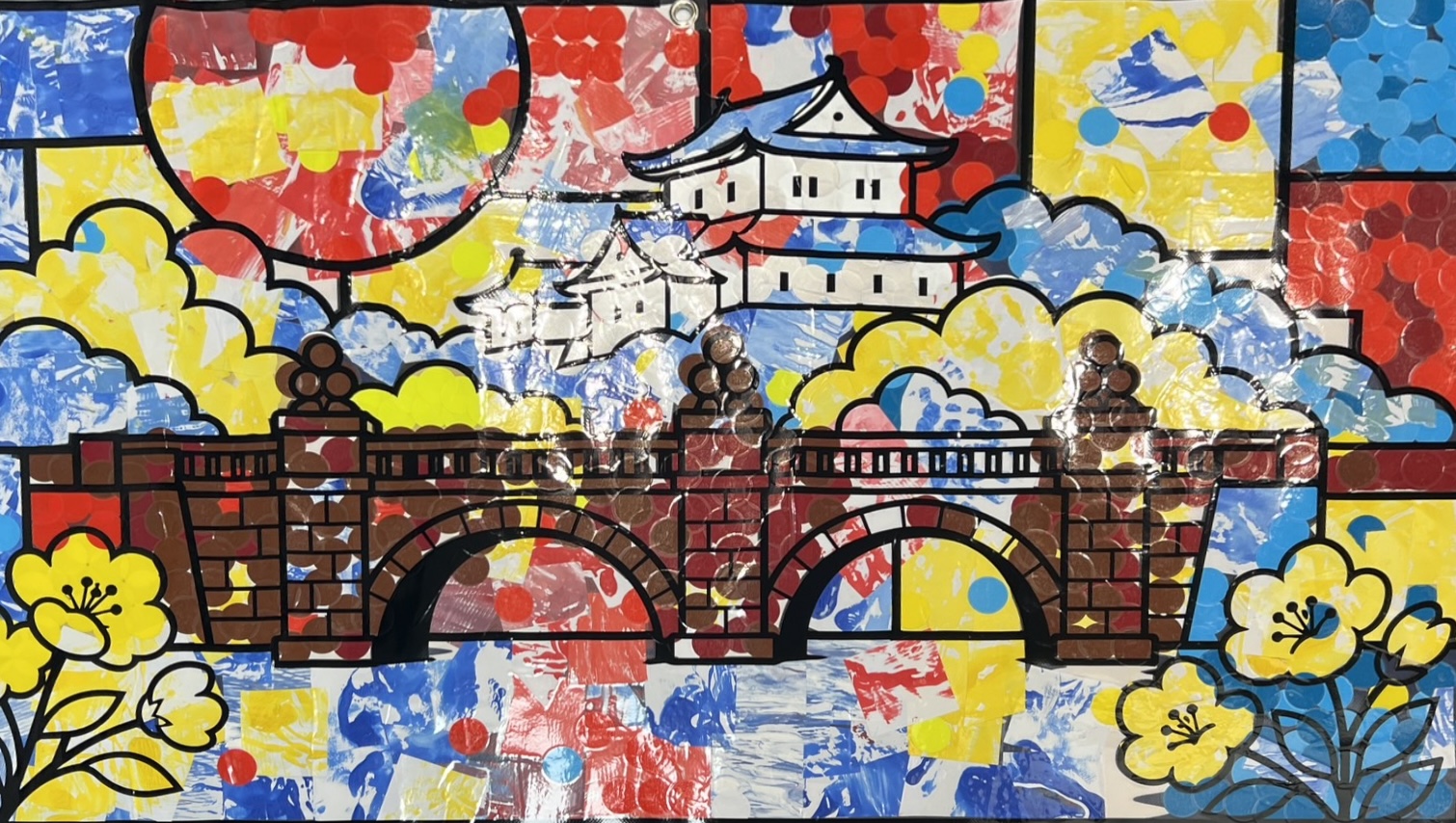 コトフィス新国際ビルの子どもたちと完成させた横断幕